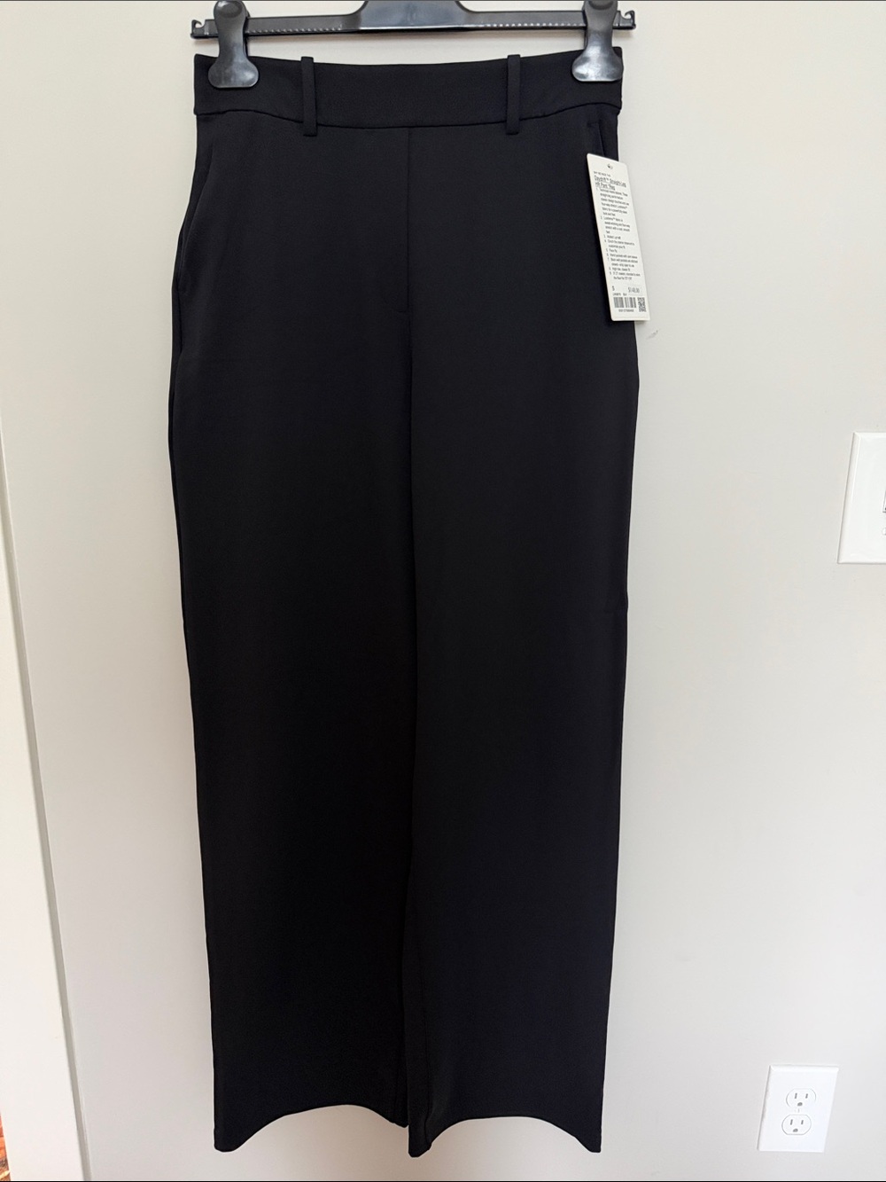Lululemon Black straight wide leg Women’s HR Pant Reg. Small